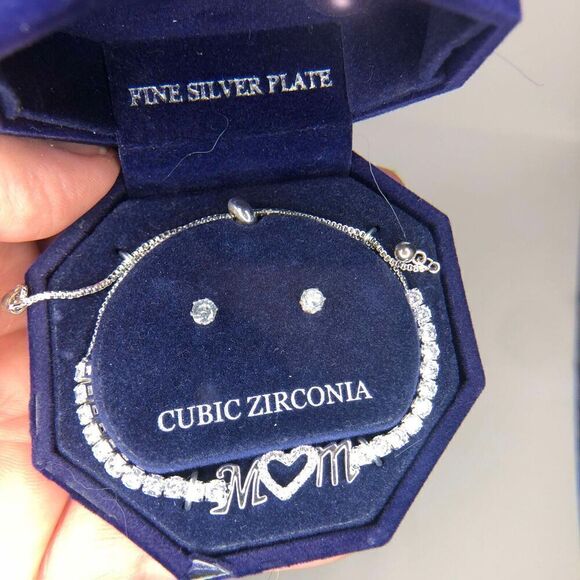 951 Fine Silver plate CZ "MOM" adjustable bracelet & stud earrings $60 new - Picture 1 of 2